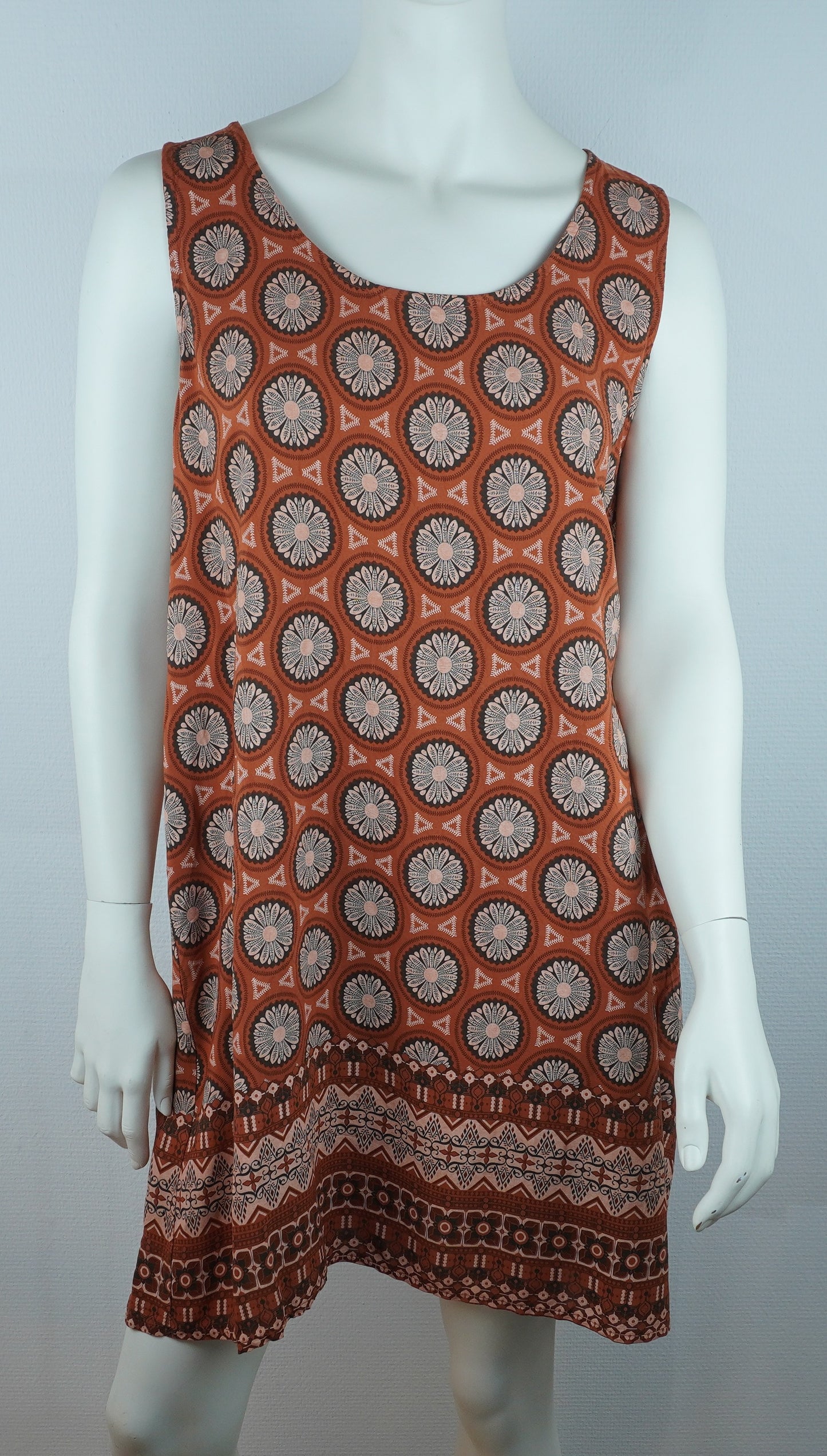 Sommerkleid Nala Terrakotta – Vorderseite