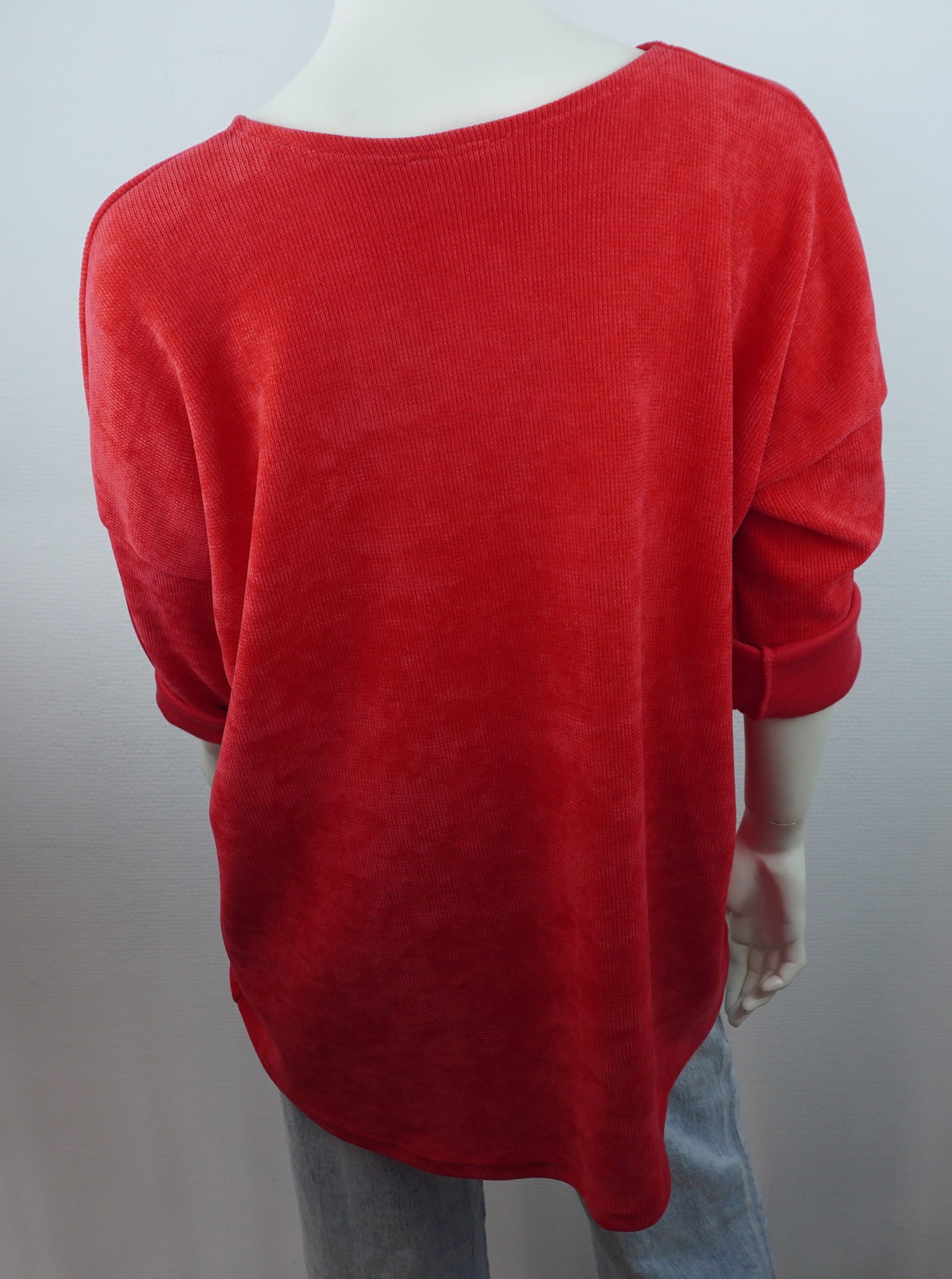Rotes Damen-Oberteil, Rückansicht