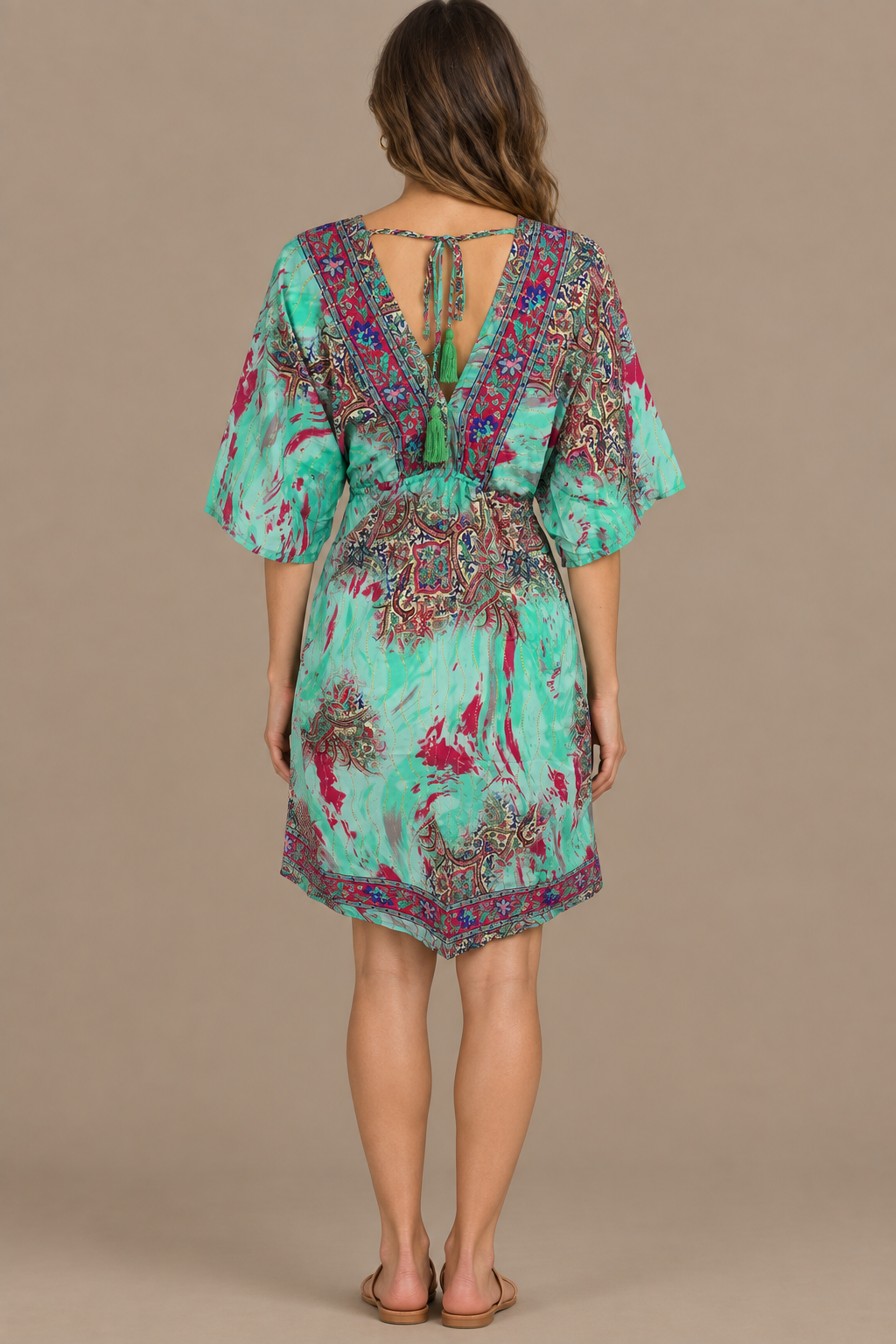 Boho Tunika Mintgrün und Pink – Rückansicht mit grünen Quasten