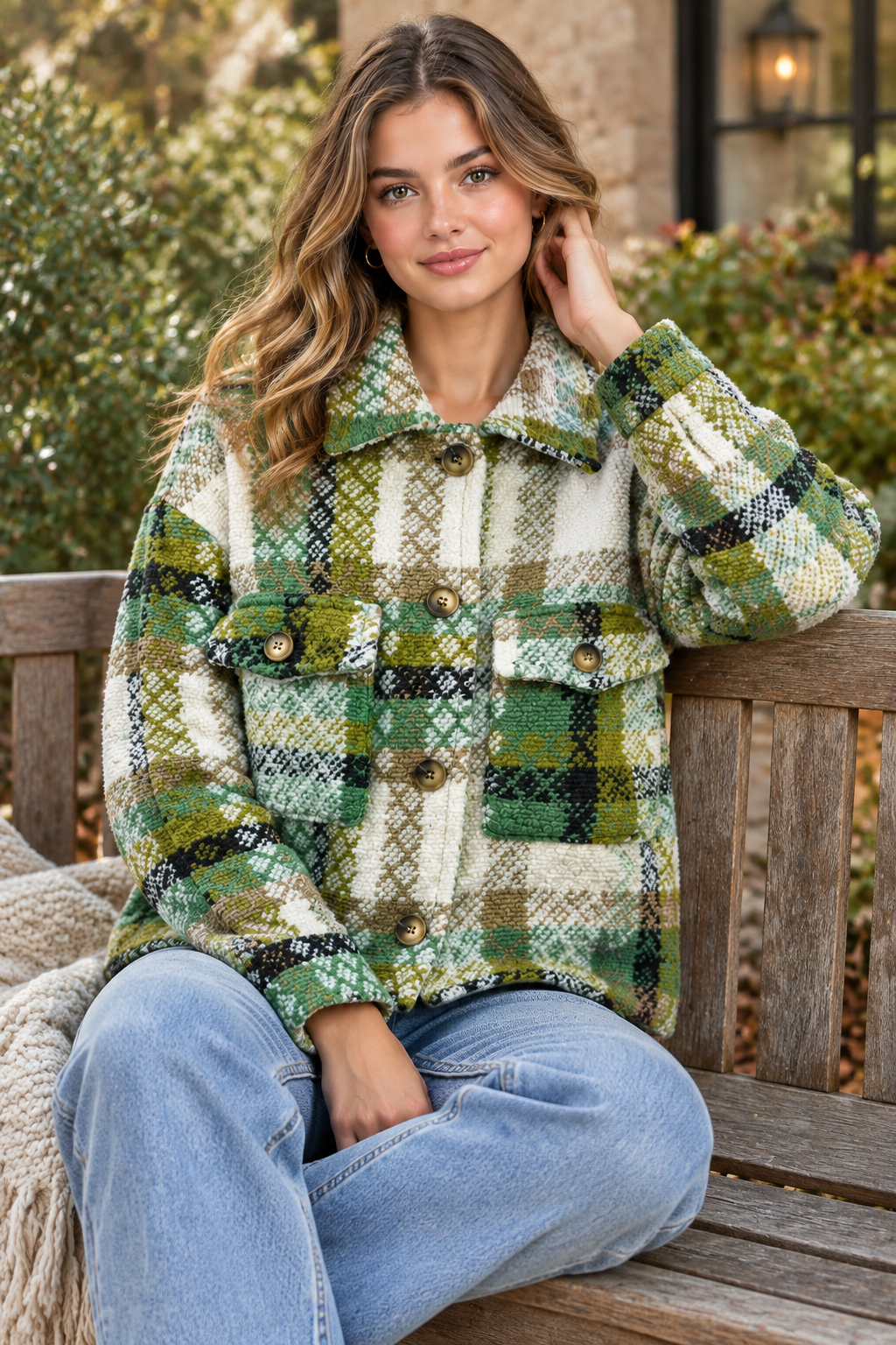 Karierte Oversize Jacke Shacket Grün-Mix – Sitzbild Lifestyle