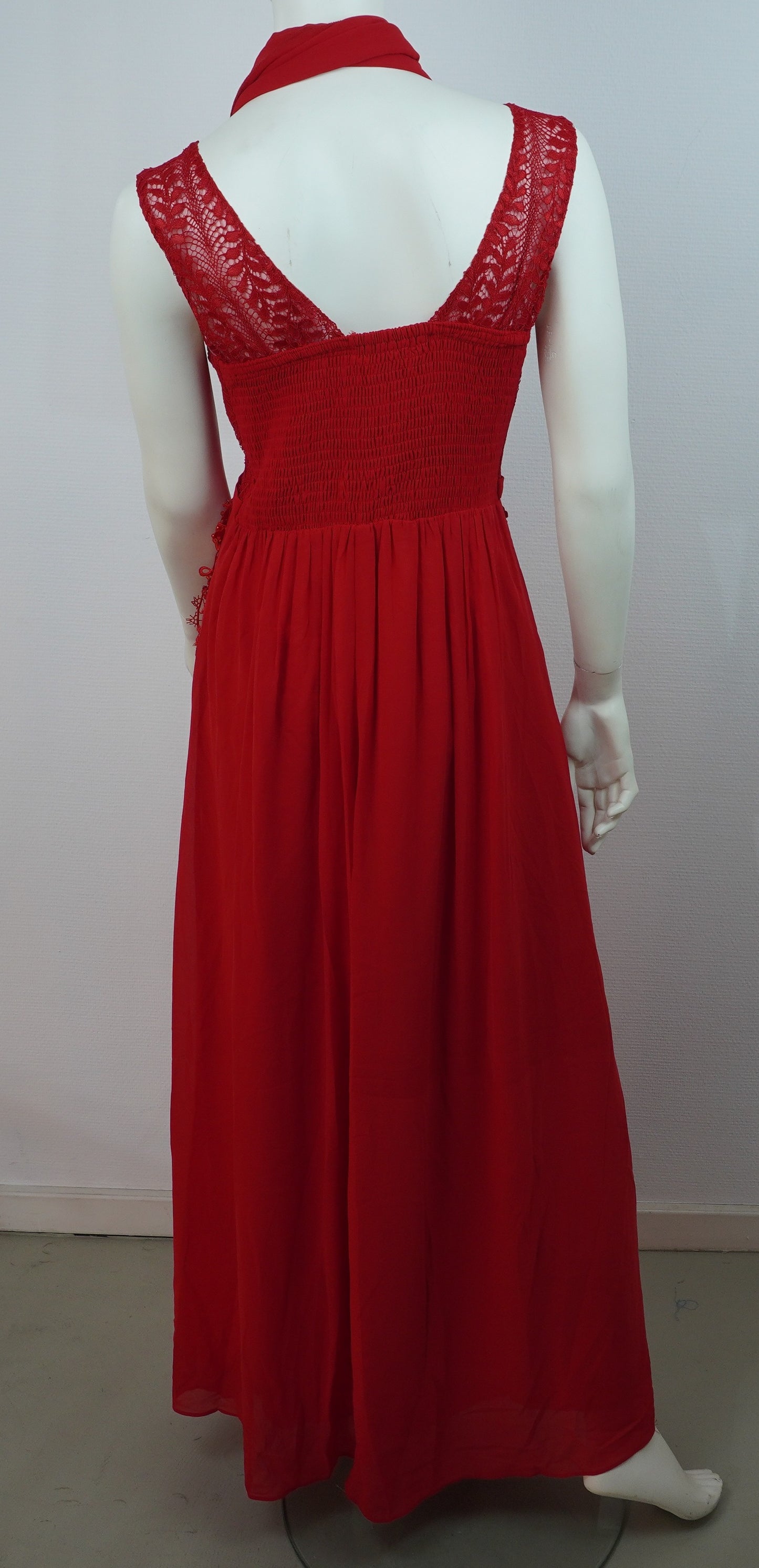 Elegantes Abendkleid Rot – Spitze & Perlen – Festkleid mit Schal