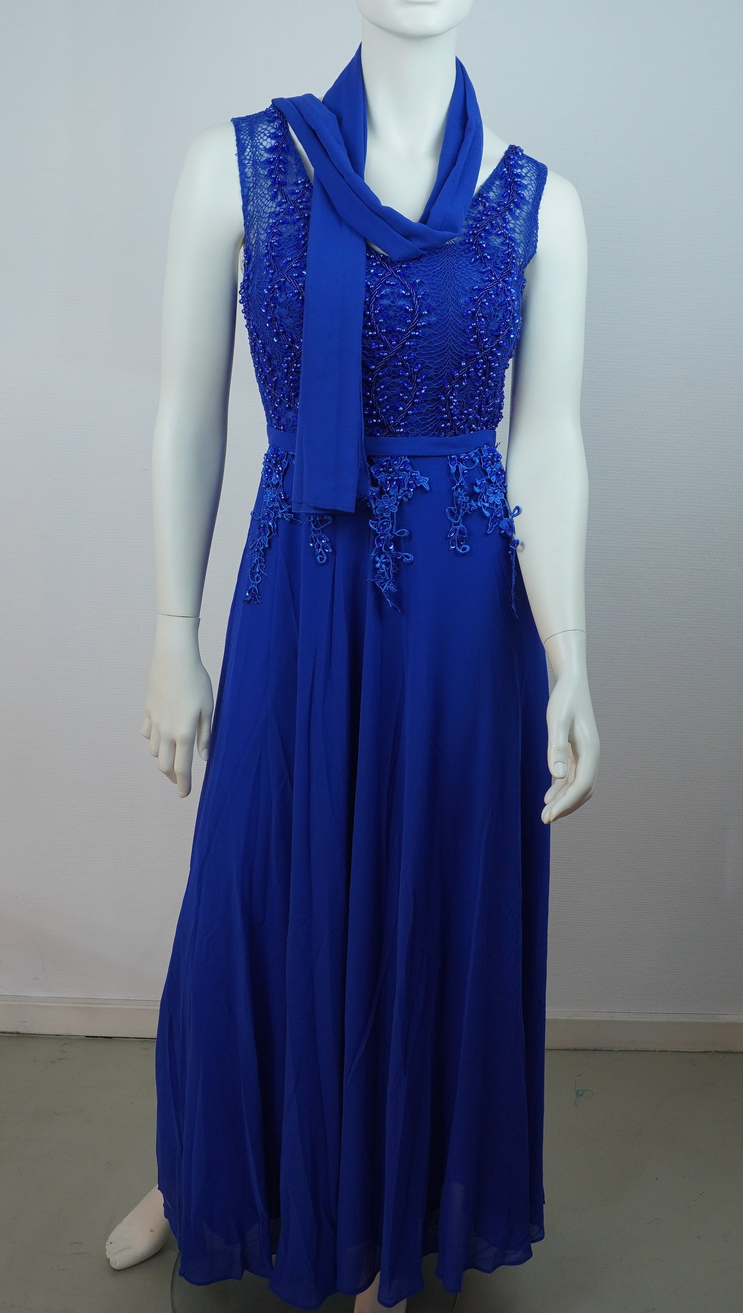 Elegantes Abendkleid Blau – Spitze & Perlen – Festkleid mit Schal