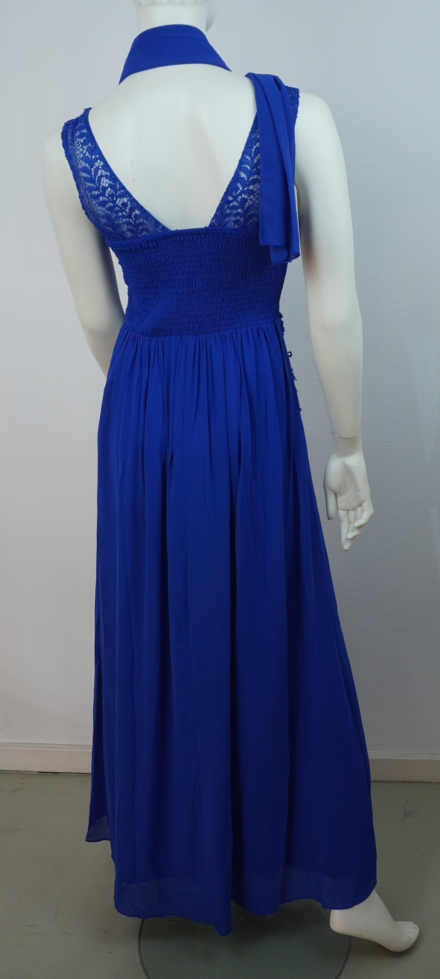 Elegantes Abendkleid Blau – Spitze & Perlen – Festkleid mit Schal