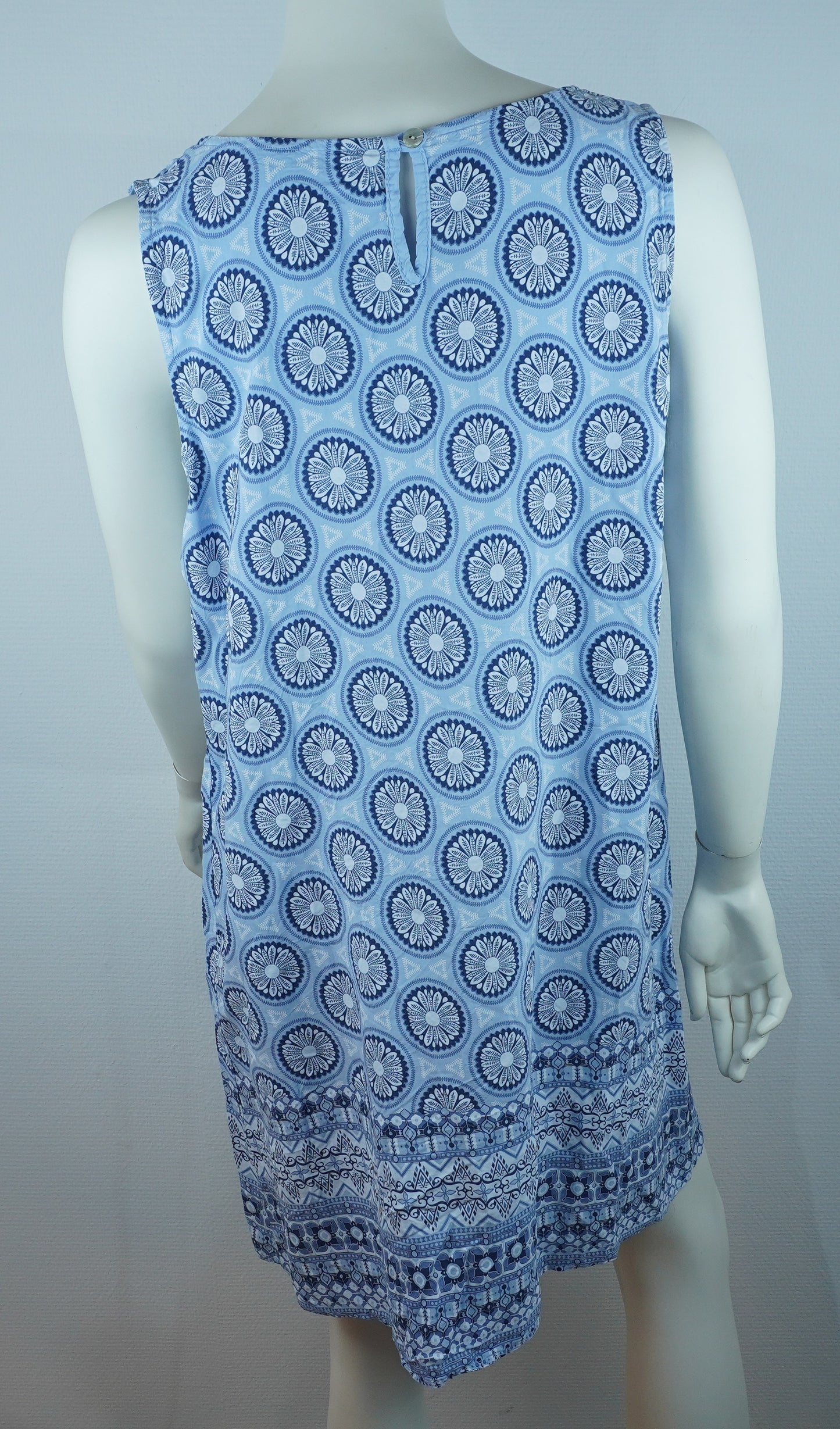 Sommerkleid Nala Hellblau – Rückseite