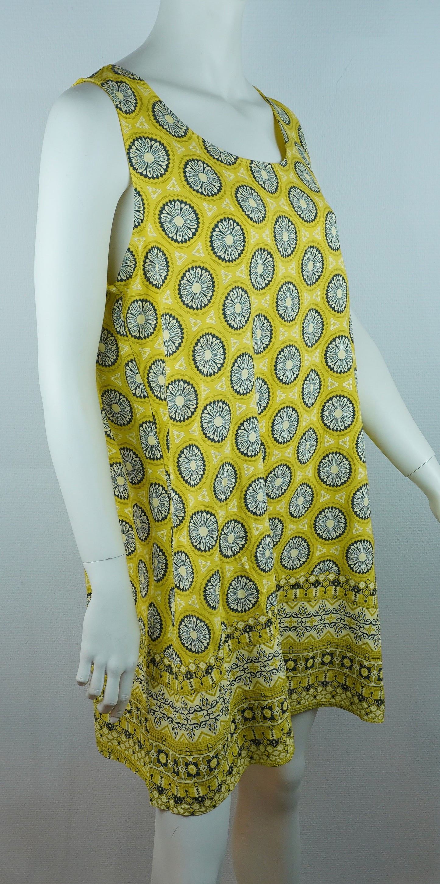 Sommerkleid Nala Gelb – Seitenansicht