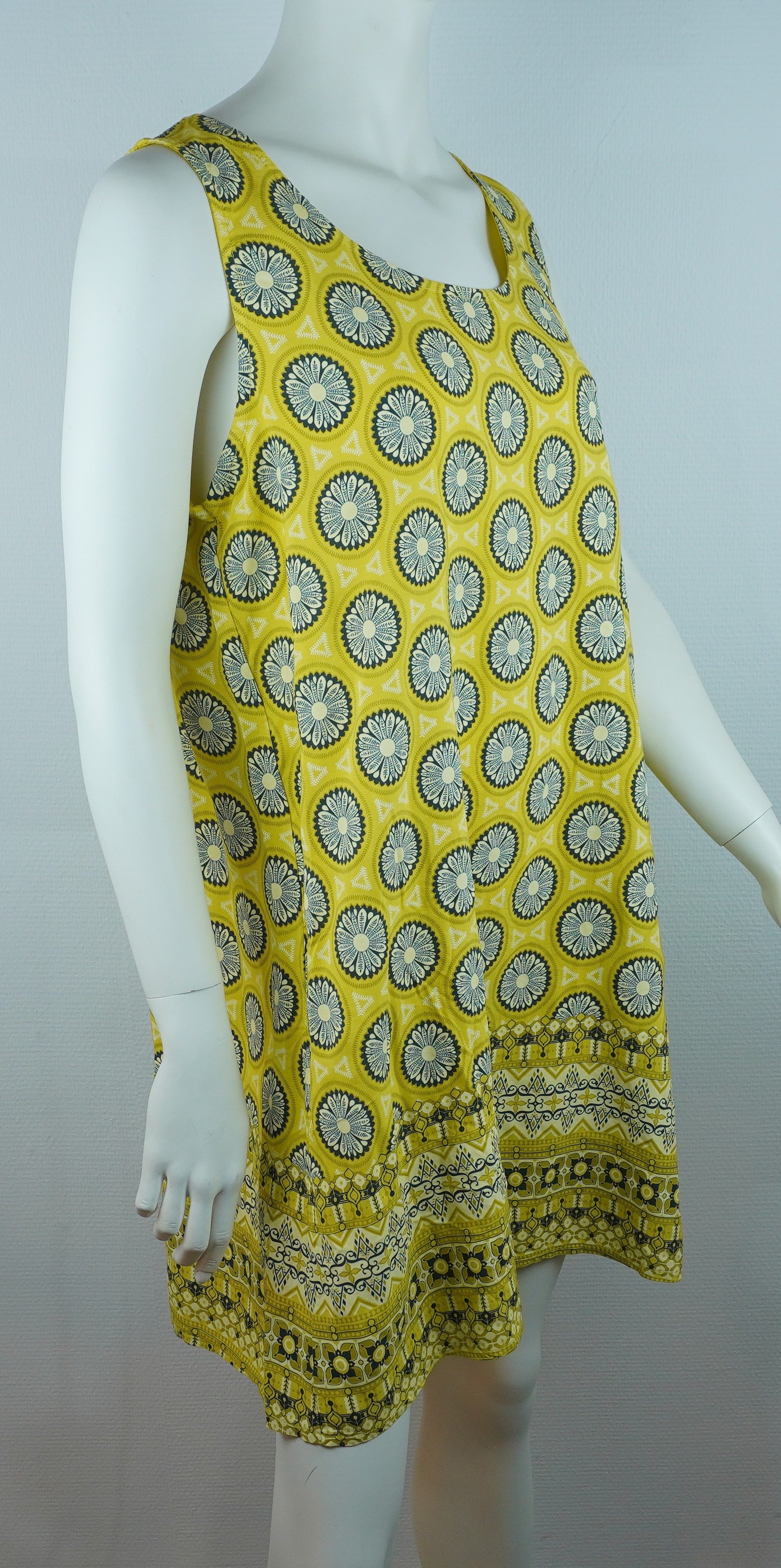 Sommerkleid Nala Gelb – Seitenansicht