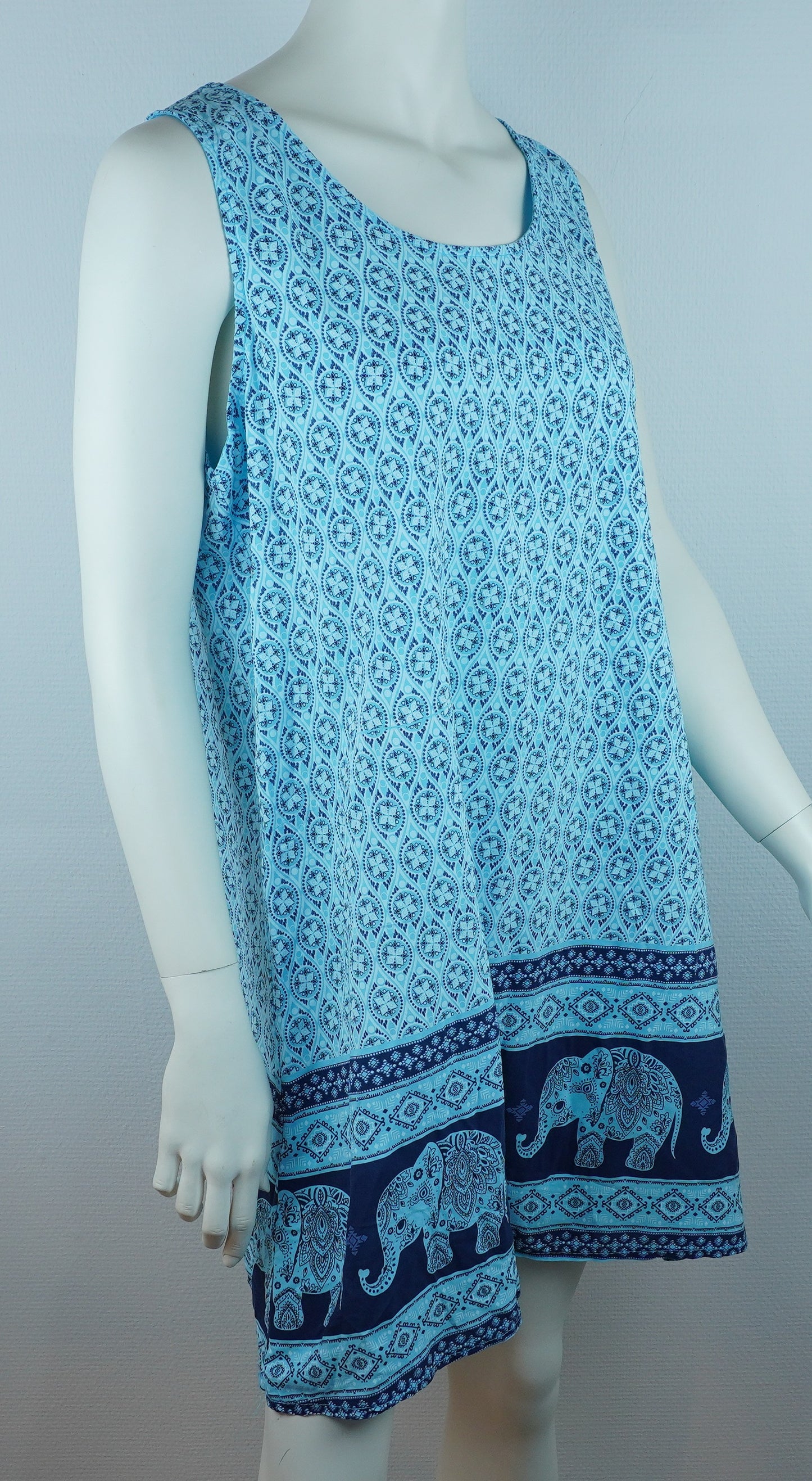 Sommerkleid Maya Hellblau – Seitenansicht