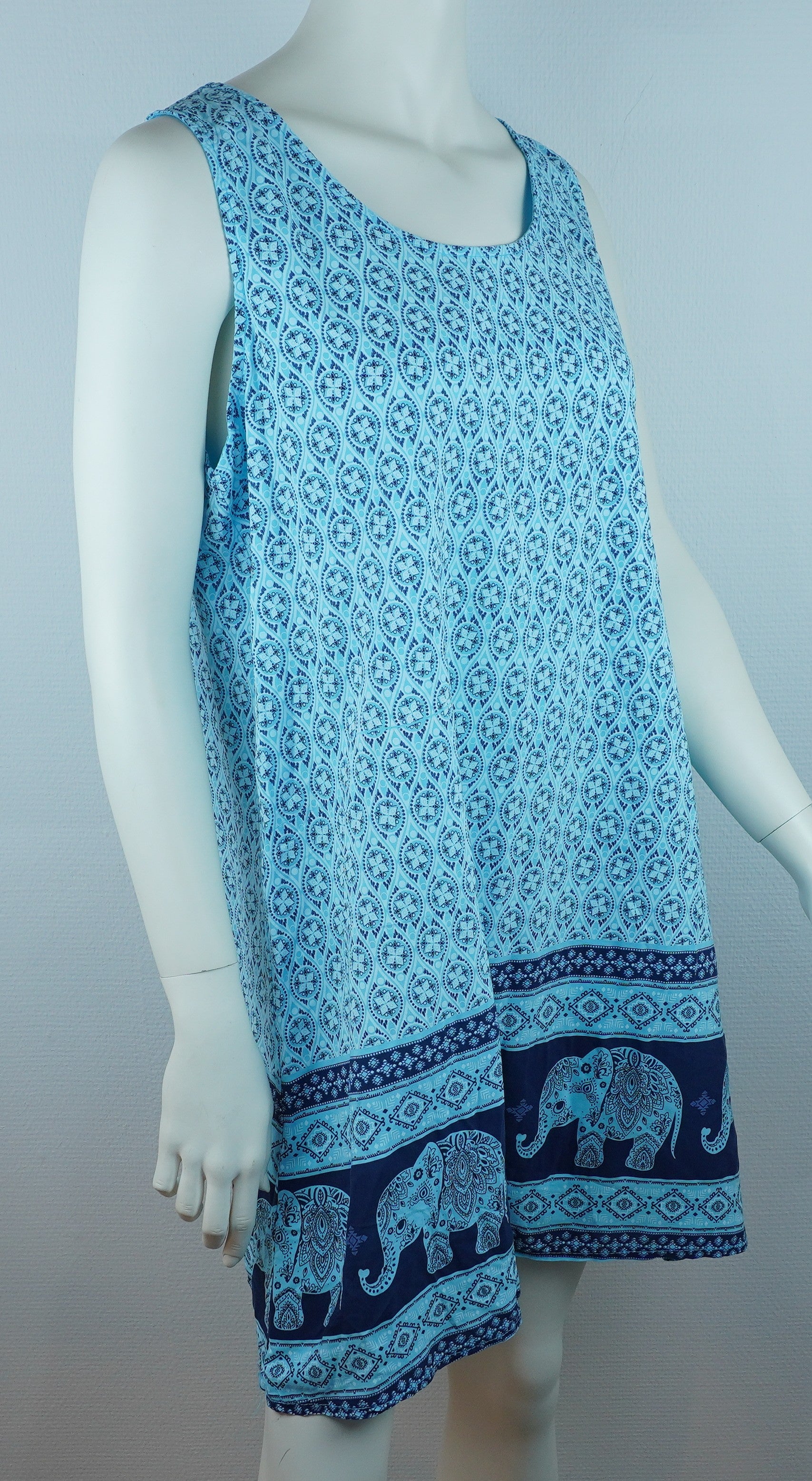 Sommerkleid Maya Hellblau – Seitenansicht