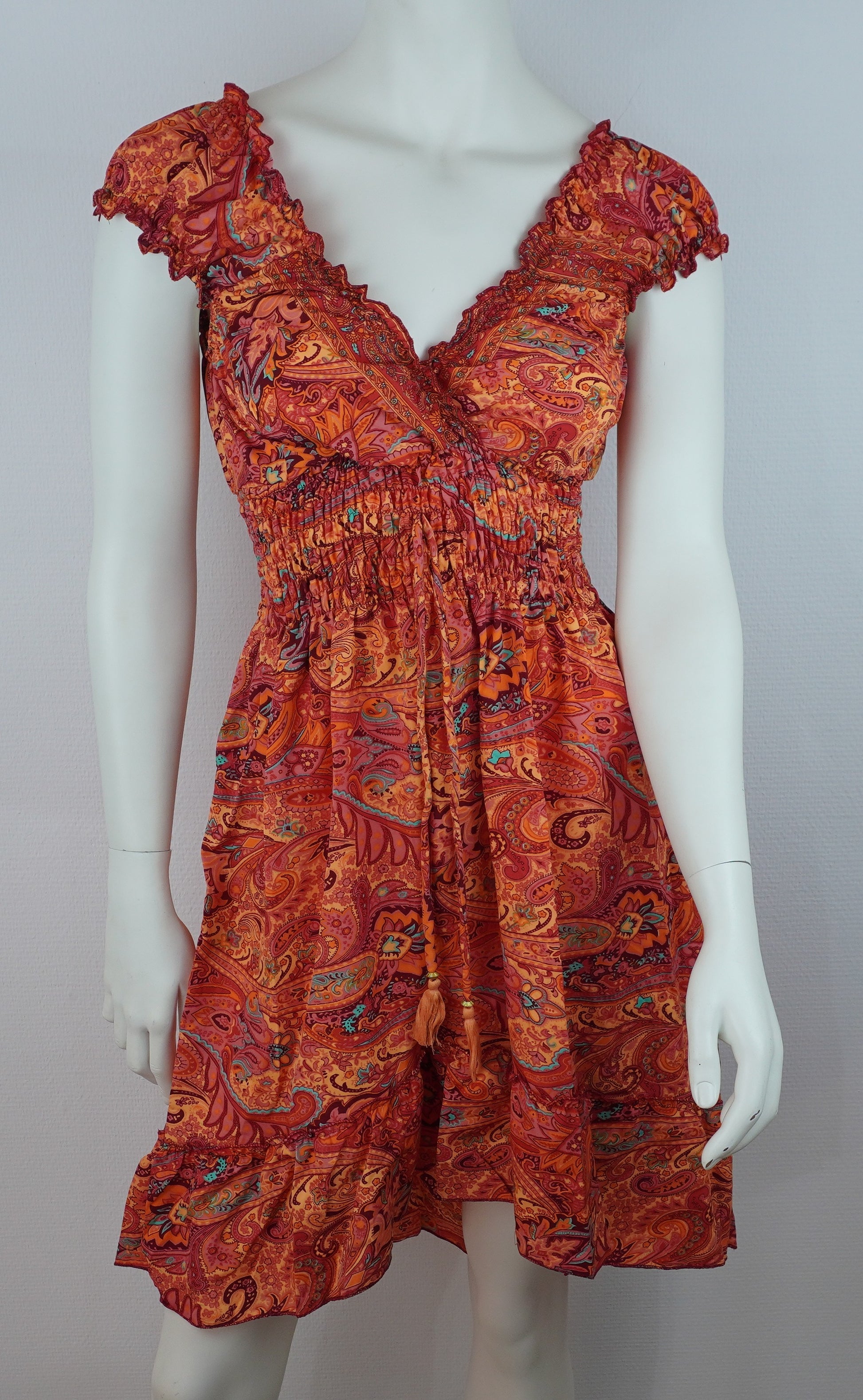 Sommerkleid Alia Rot/Orange Paisley – Vorderseite
