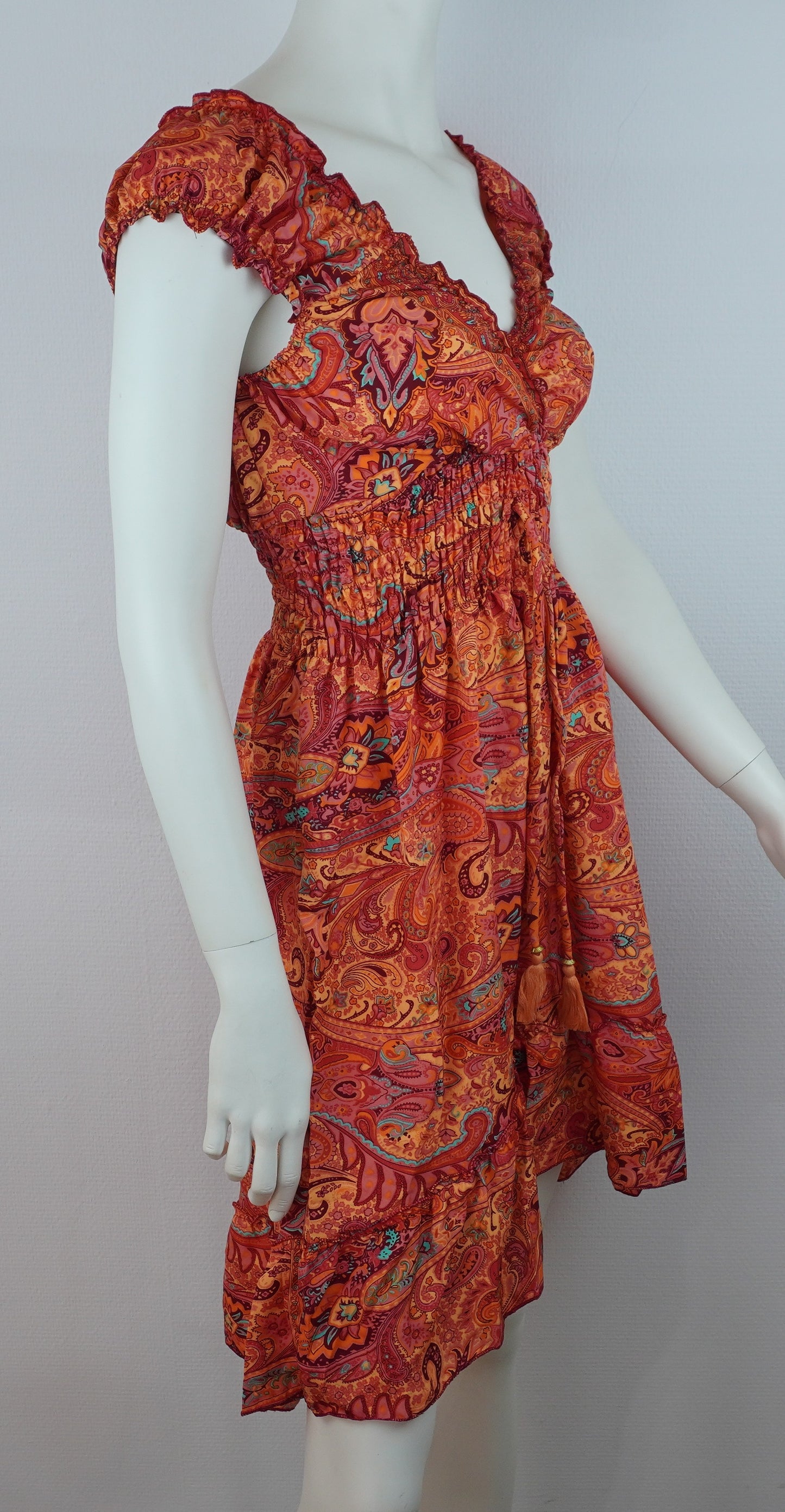 Sommerkleid Alia Rot/Orange Paisley – Seitenansicht
