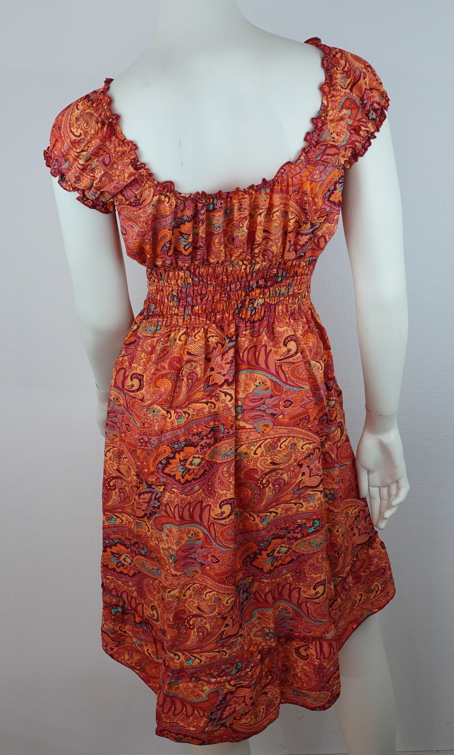 Sommerkleid Alia Rot/Orange Paisley – Rückseite