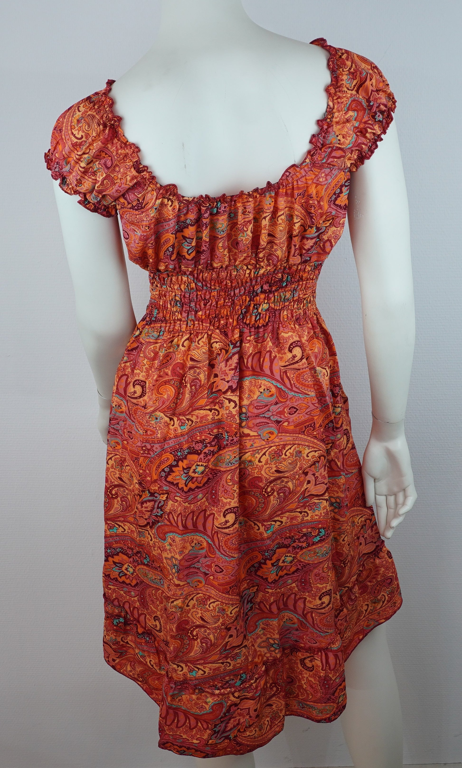 Sommerkleid Alia Rot/Orange Paisley – Rückseite