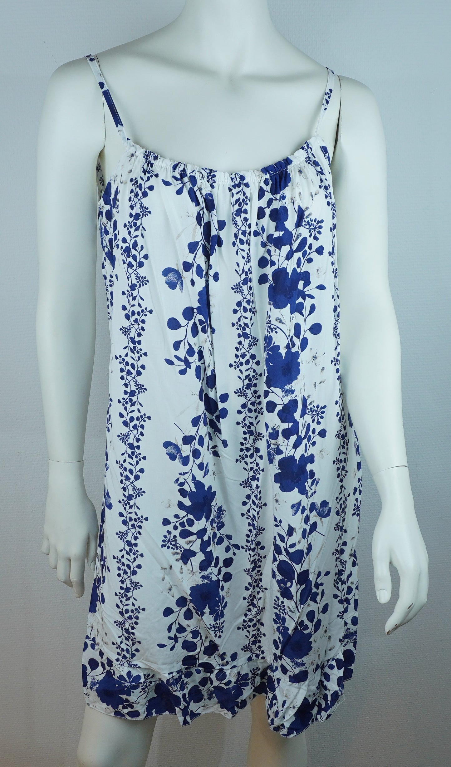 Sommerkleid – Blumenprint – Spaghettiträger – Weiß/Blau