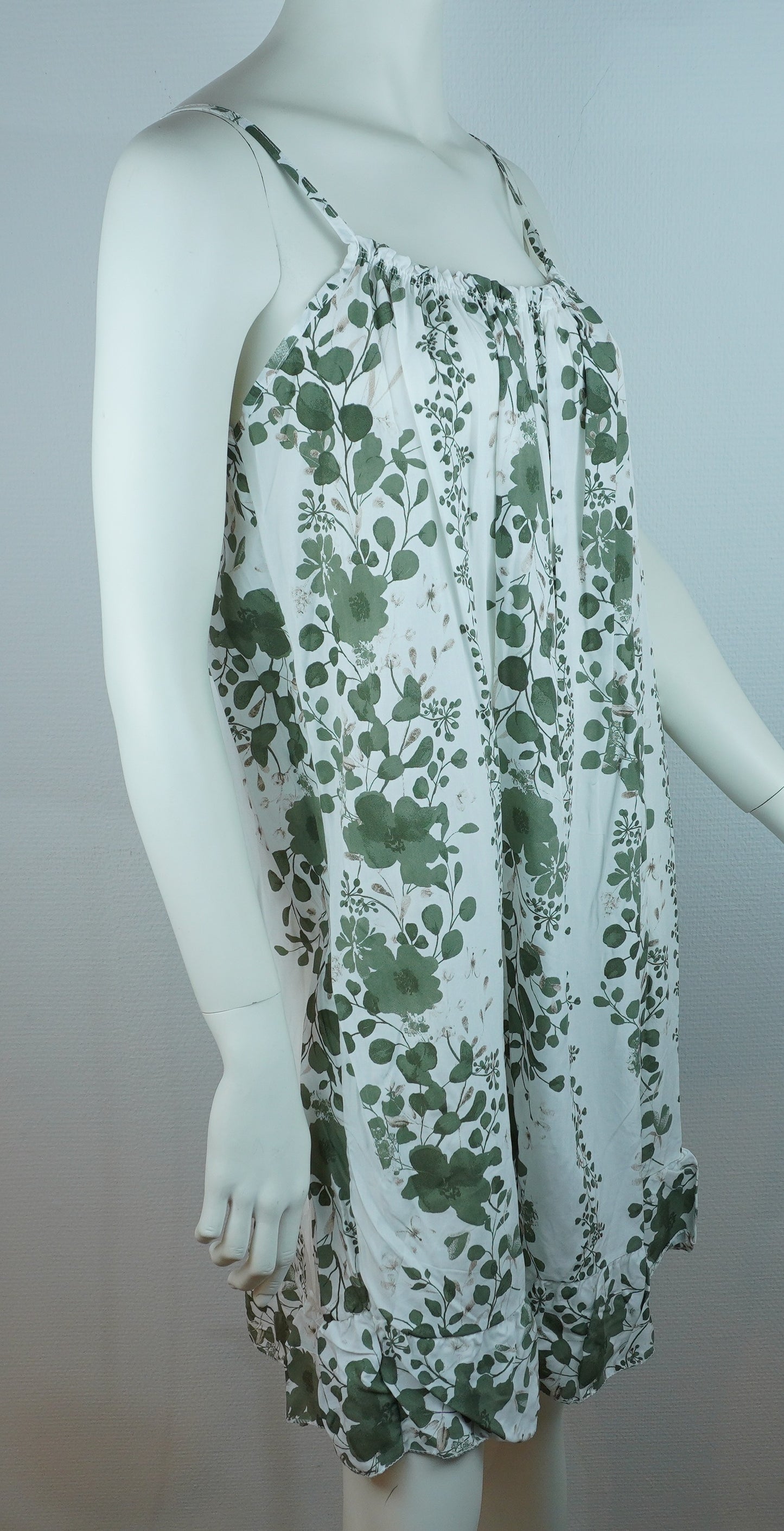 Sommerkleid – Blumenprint – Spaghettiträger – Weiß/Salbeigrün