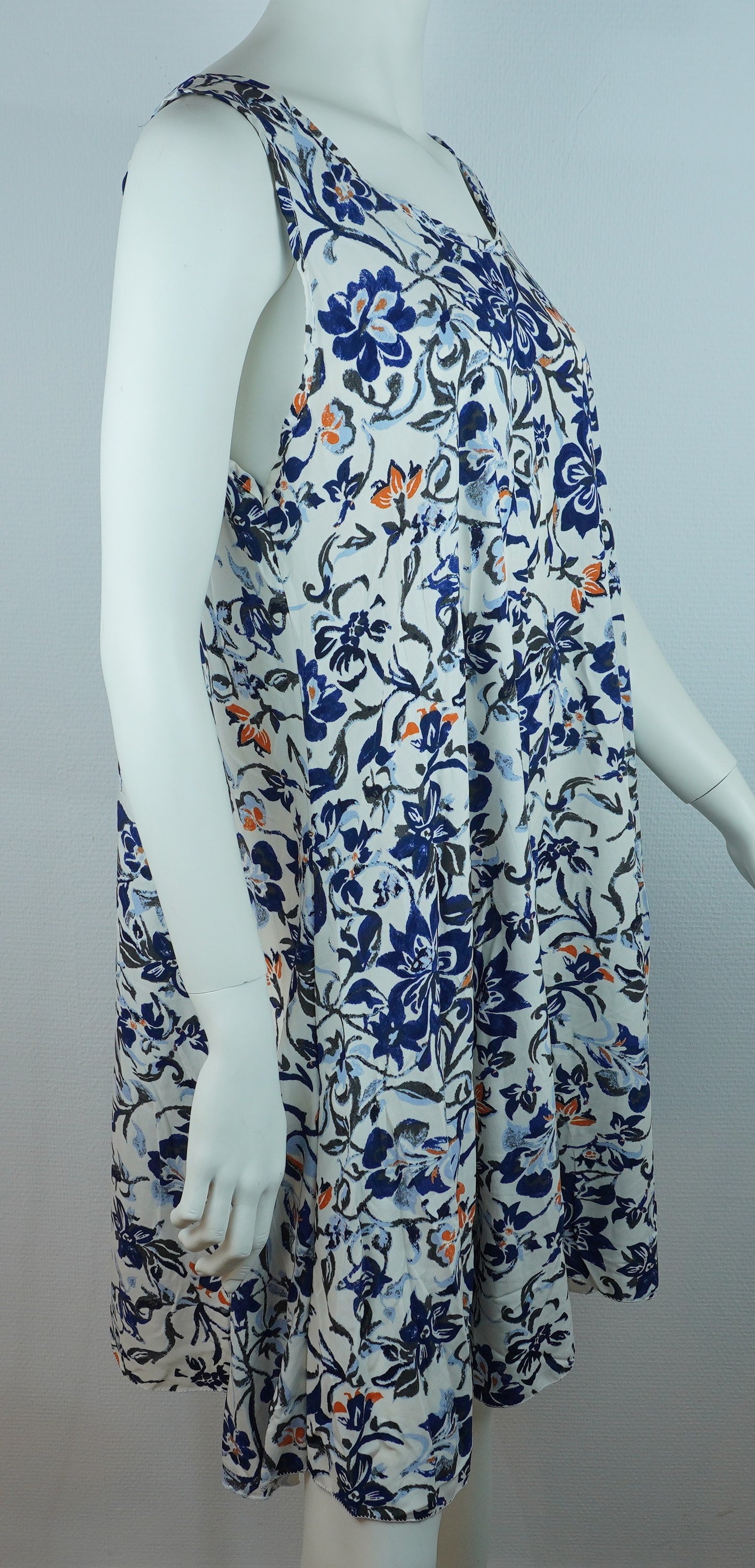 Sommerkleid – Blumenprint – Trägerkleid – Weiß/Blau