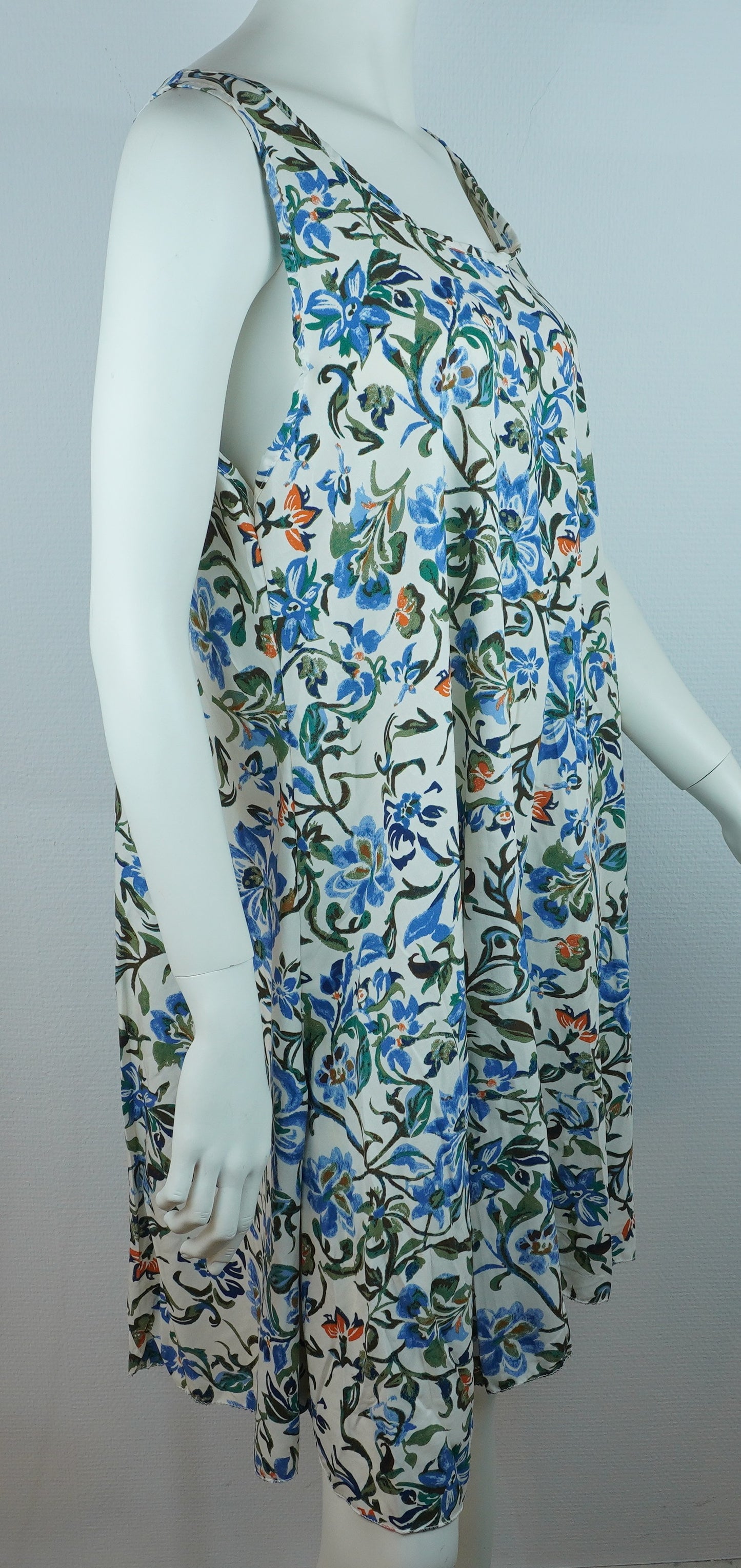 Sommerkleid – Blumenprint – Trägerkleid – Weiß/Blau