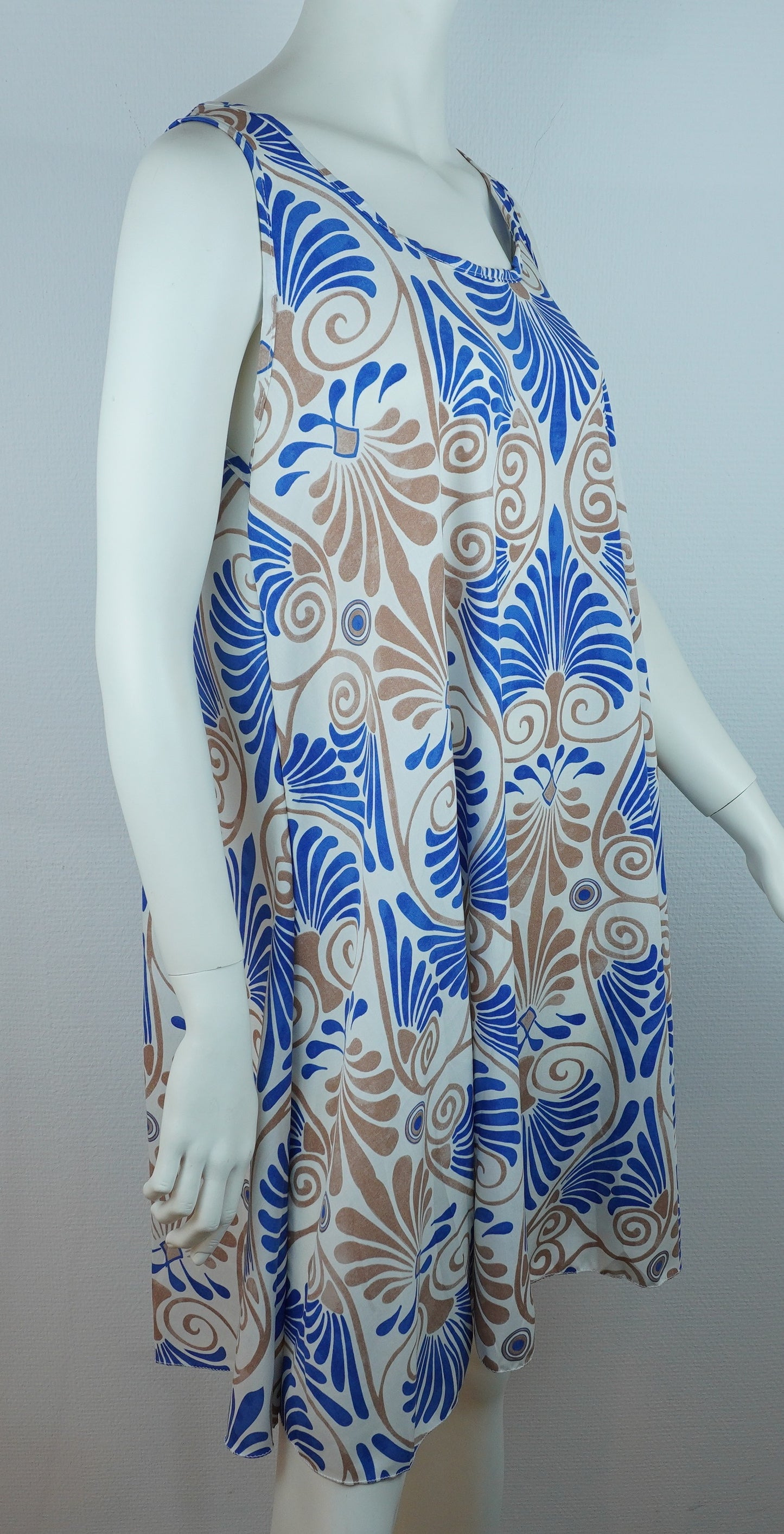 Sommerkleid – Art-Déco-Print Groß – Trägerkleid – Weiß/Blau