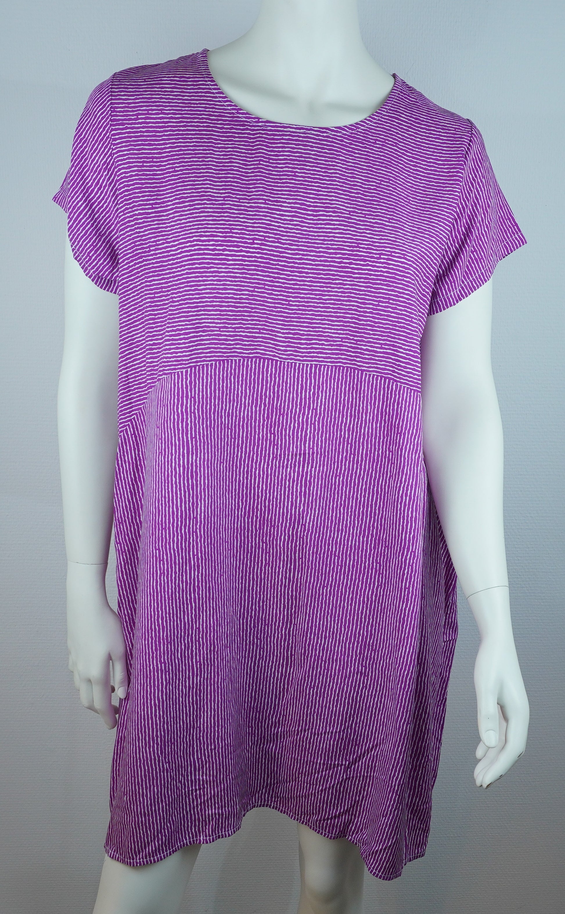 Sommerkleid Streifen Lila Vorderansicht