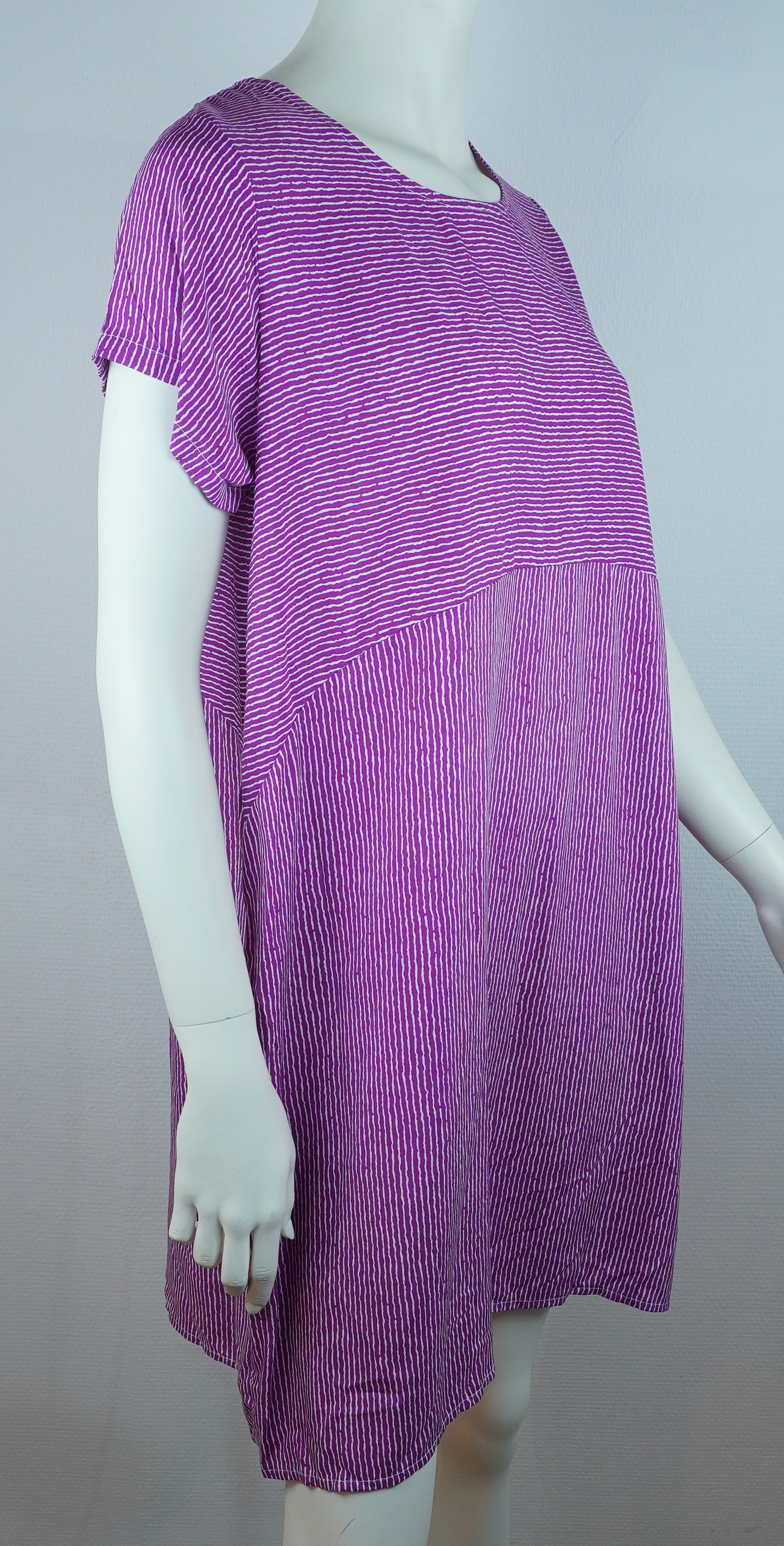 Sommerkleid Streifen Lila Seitenansicht