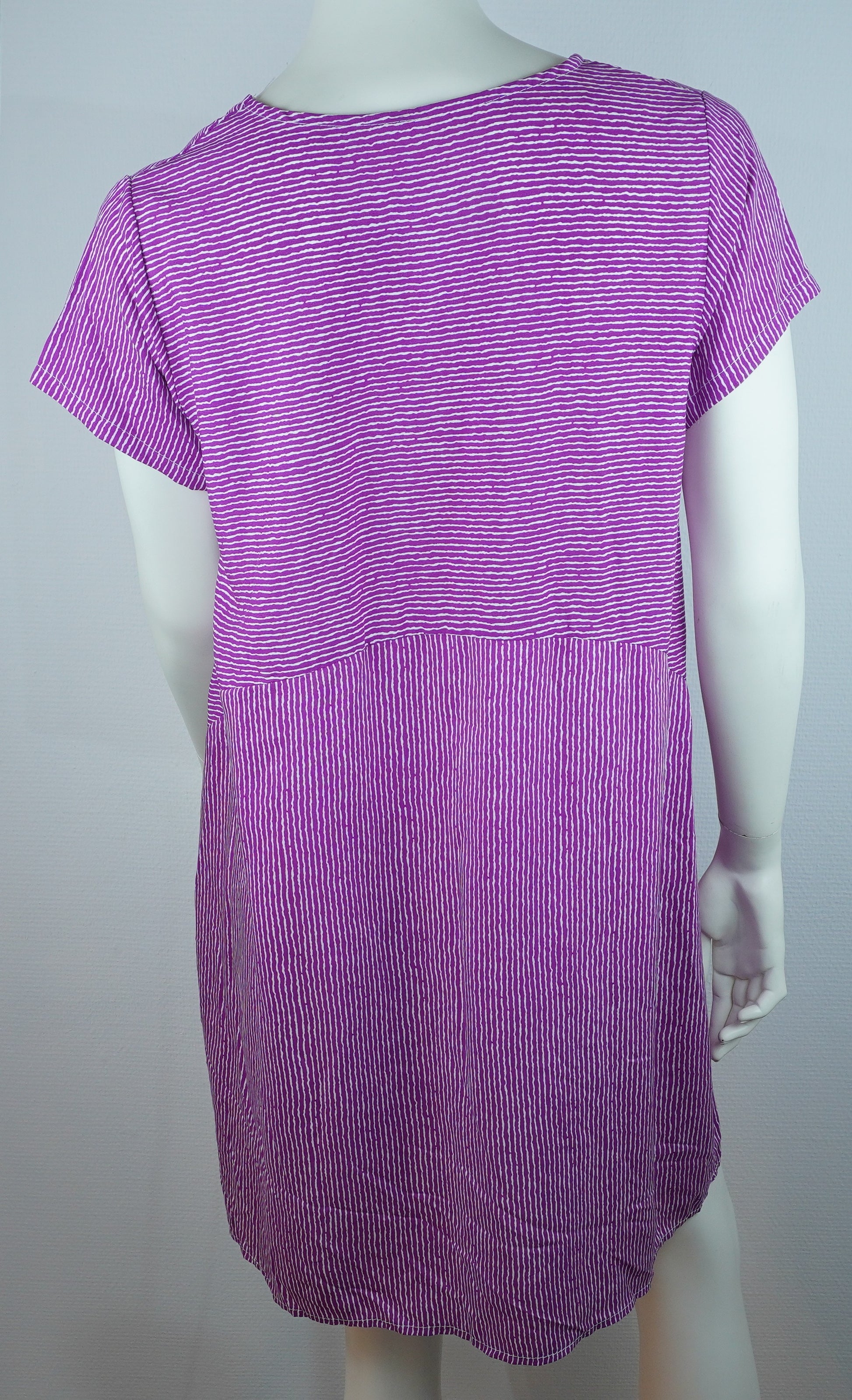 Sommerkleid Streifen Lila Rückansicht
