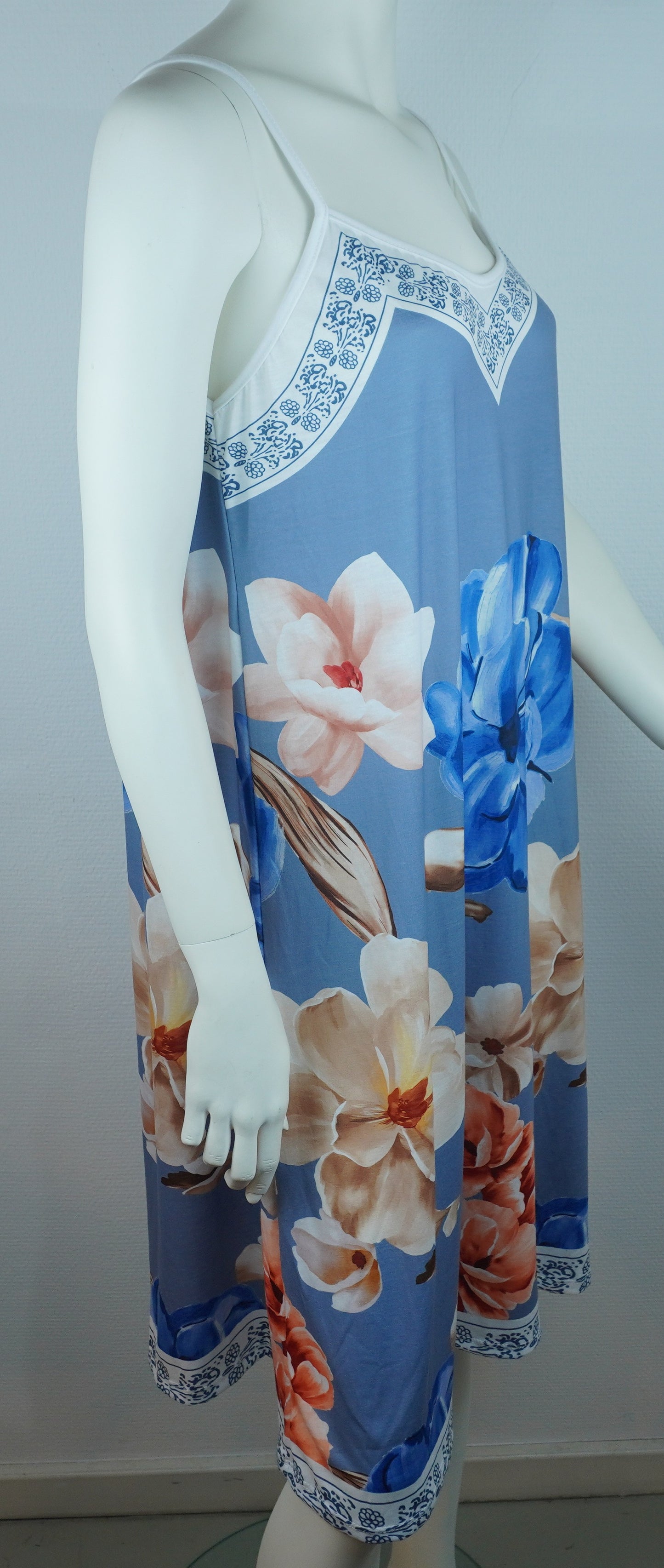 Sommerkleid Blumen Hellblau Magnolie Seitenansicht
