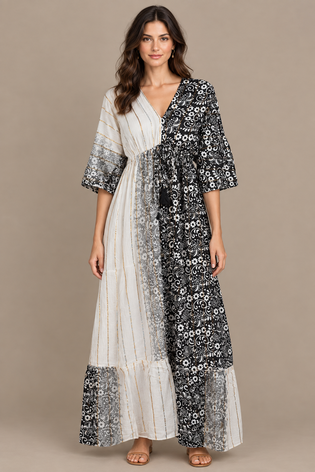 Boho Maxikleid Schwarz Weiß Patchwork – Studio Vorderansicht