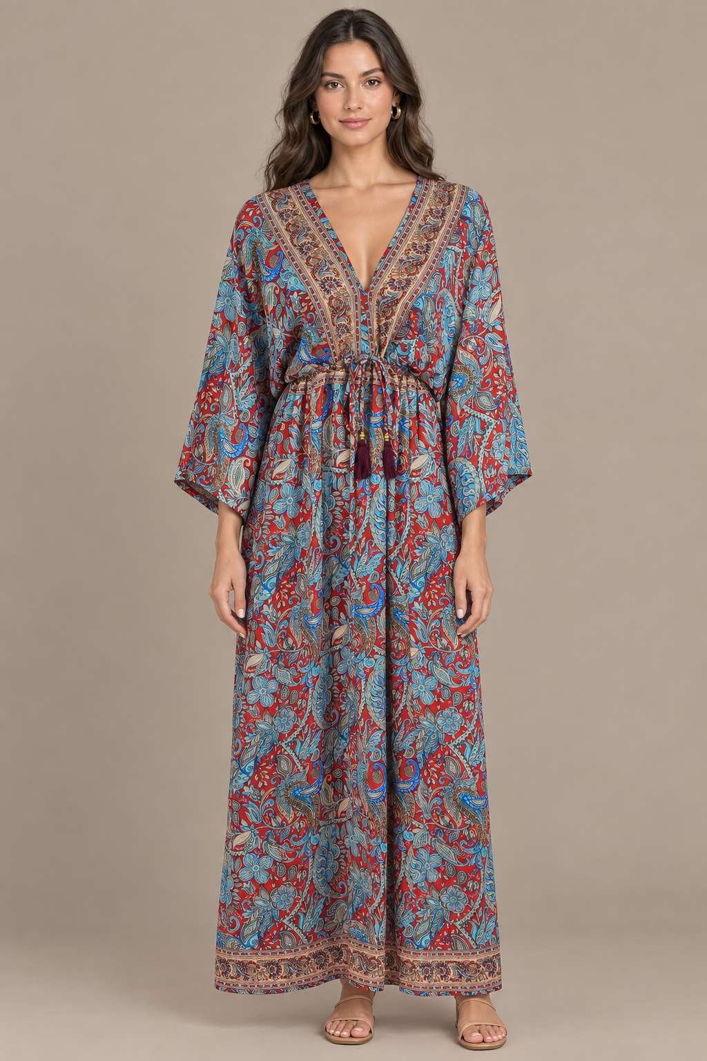 Boho Kaftan in Rot und Blau – Vorderansicht im Studio