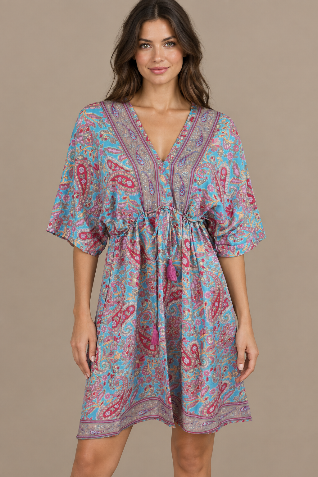 Boho Tunika in Aqua und Pink – Vorderansicht im Studio