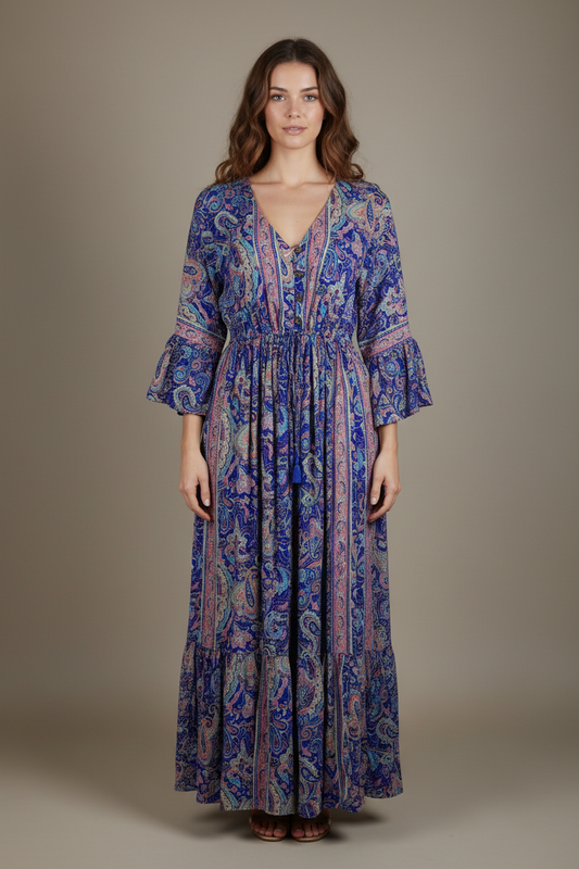 Boho Maxi Kleid Blau Lila Paisley – Studio Hauptbild
