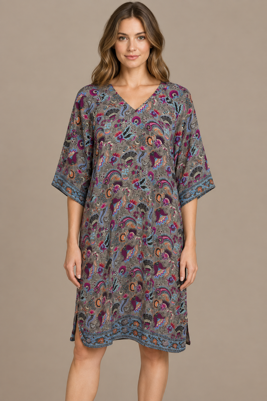 Boho Tunika Taupe mit lila Paisley-Muster – Studio Vorderansicht