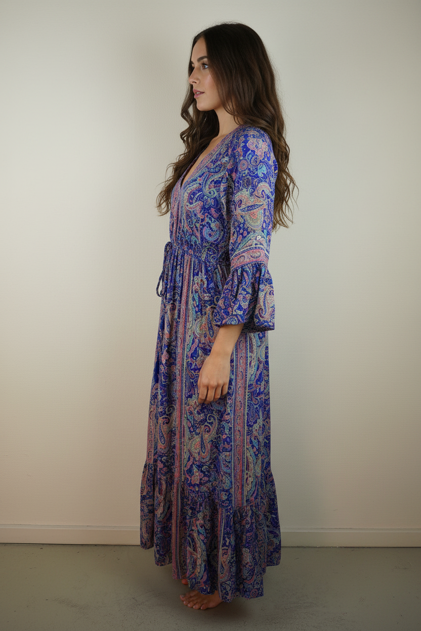 Boho Maxi Kleid Blau Lila Paisley – Studio Seitenansicht