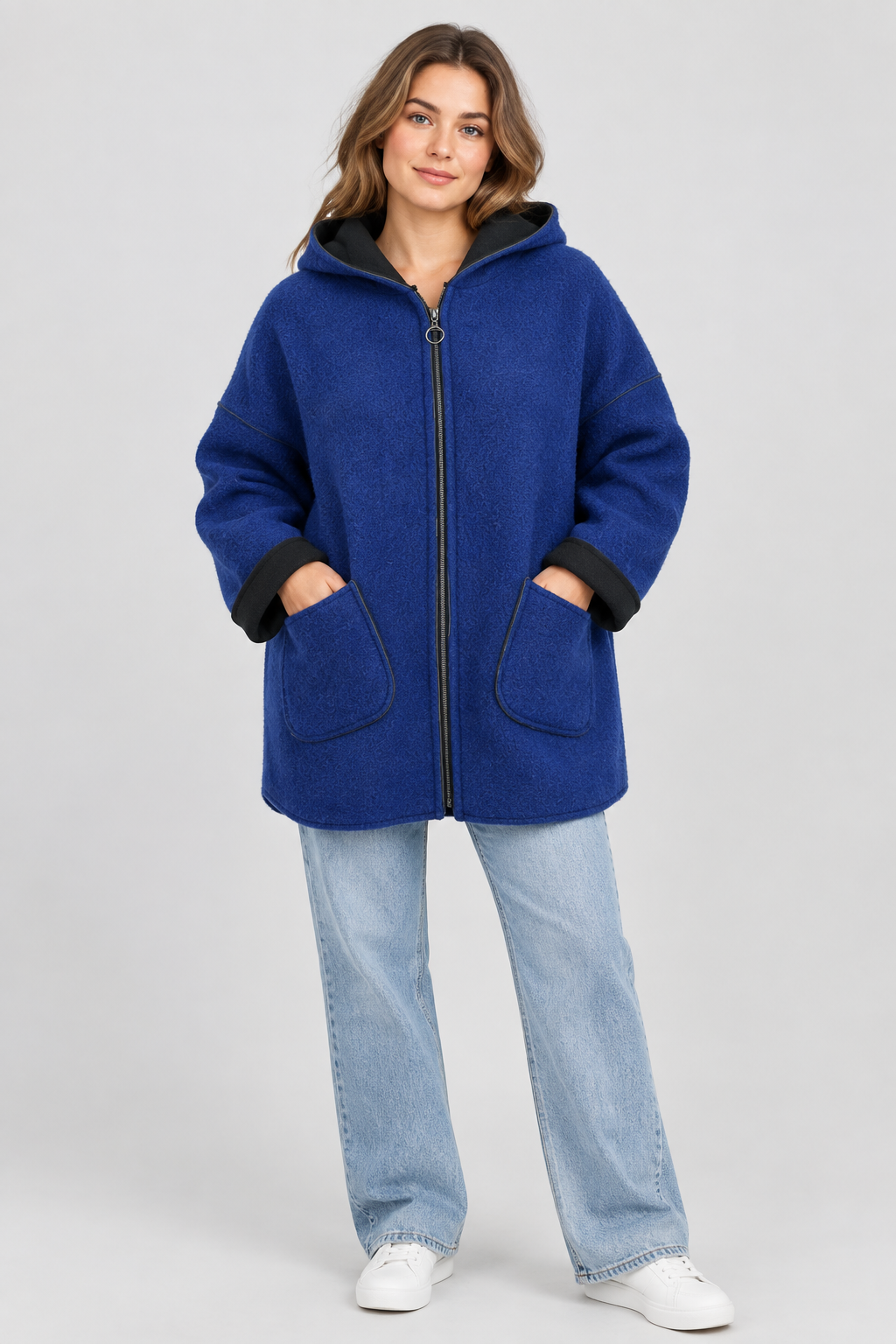 Kapuzenjacke Wollfilz Royalblau – Studio Hauptbild