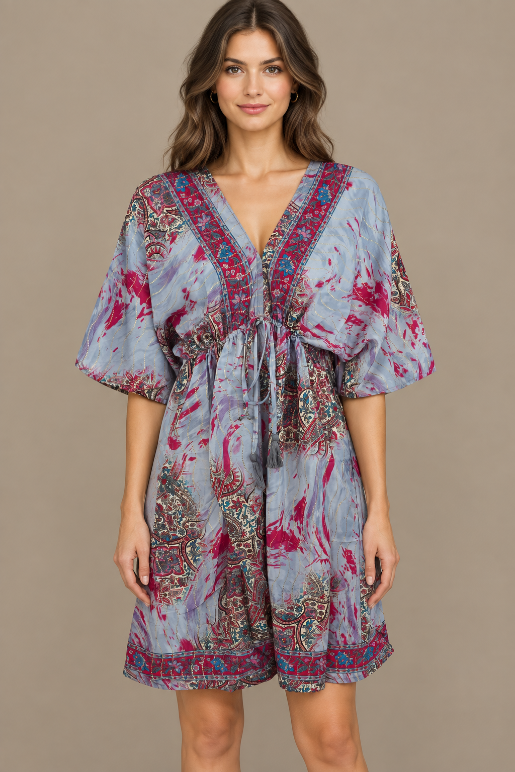 Boho Tunika in Silbergrau und Pink – Vorderansicht im Studio
