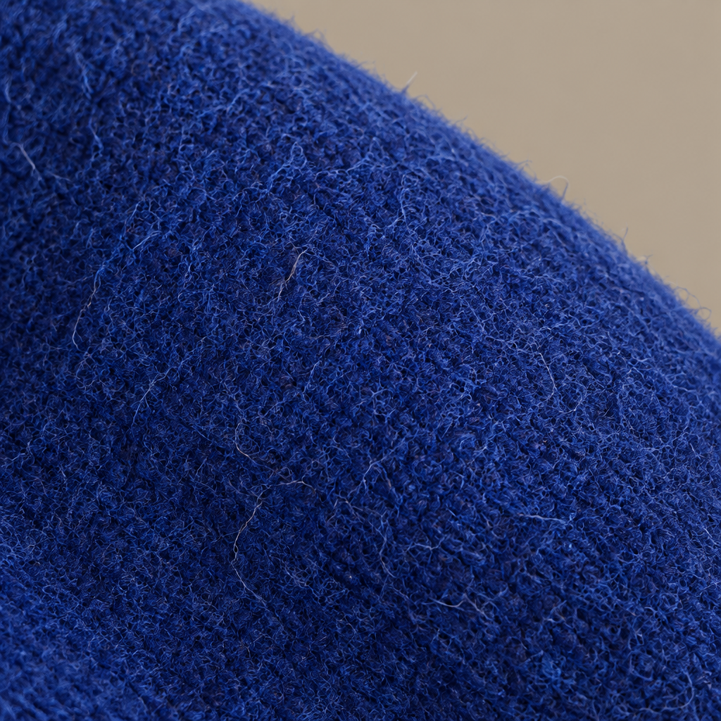 Kapuzenjacke Wollfilz Royalblau – Stoff Detail