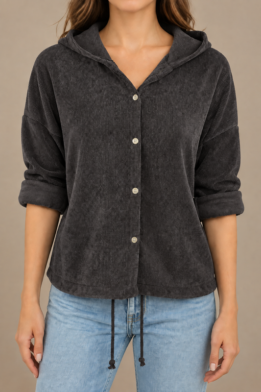 Dunkelbrauner Cord-Hoodie mit Knopfleiste am Model frontal