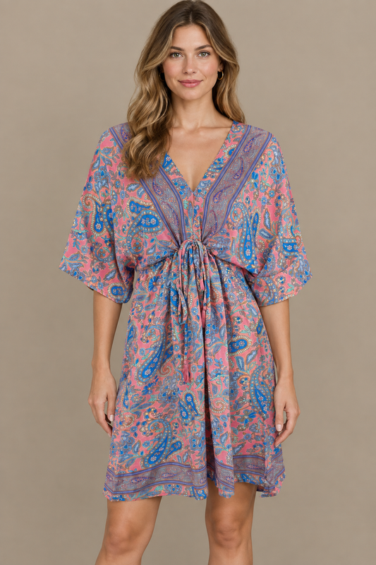 Boho Tunika in Korallrosa und Blau – Vorderansicht im Studio