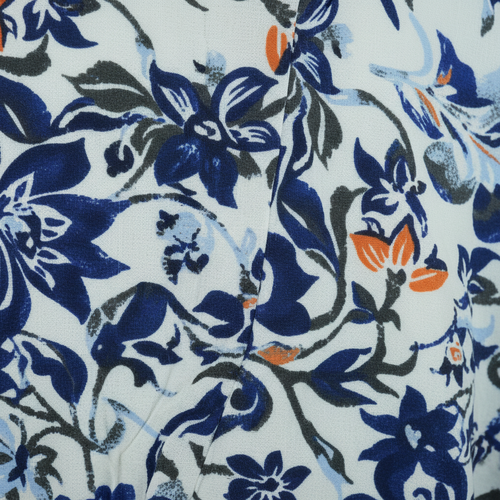 Sommerkleid Blumenprint Weiß/Blau Detail-Shot