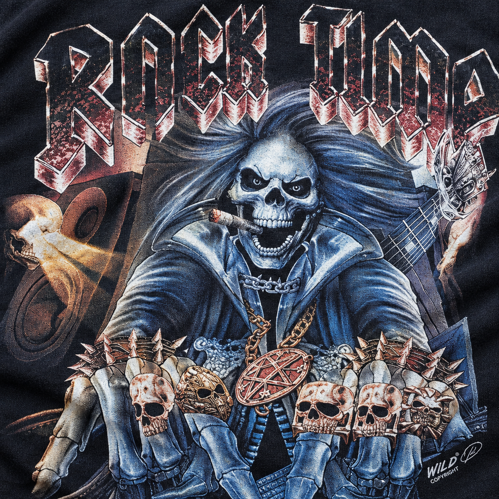 Detailaufnahme von Skull-Rocker, ROCK TIME Schriftzug, Nieten und Baumwollstoff